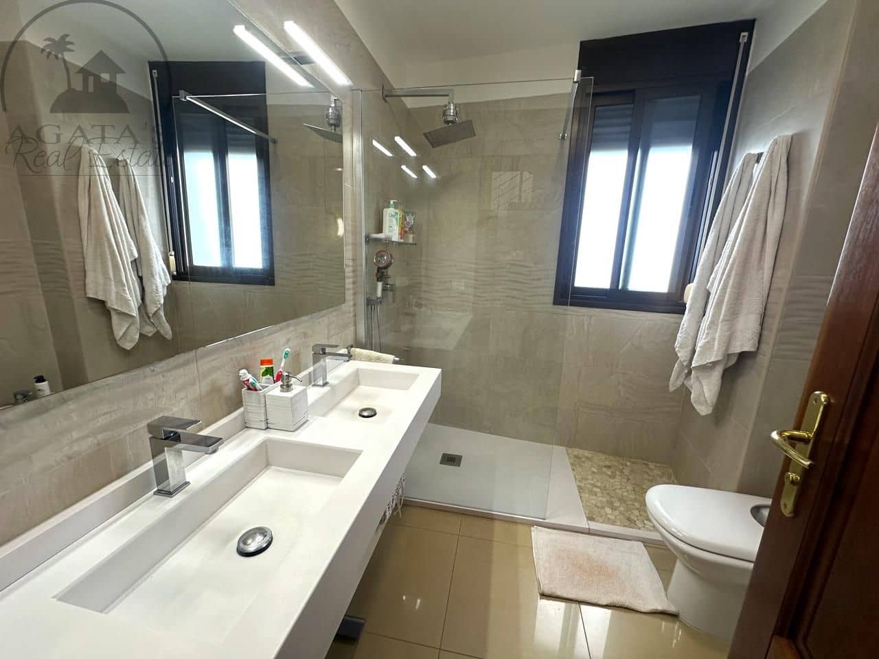 5 bedroom Villa for sale in Icod de los Vinos with garage - € 365,000 (Ref: 9196814)