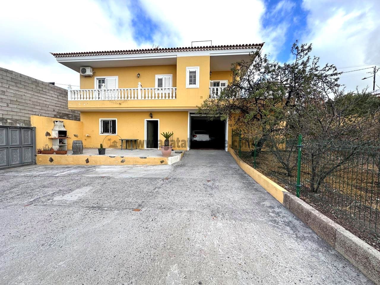 4 bedroom Finca/Country House for sale in Santiago del Teide with garage - € 630,000 (Ref: 9381989)