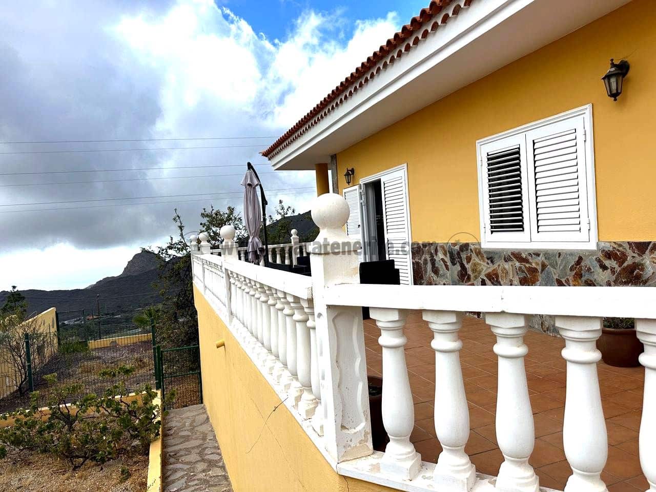 4 bedroom Finca/Country House for sale in Santiago del Teide with garage - € 630,000 (Ref: 9381989)