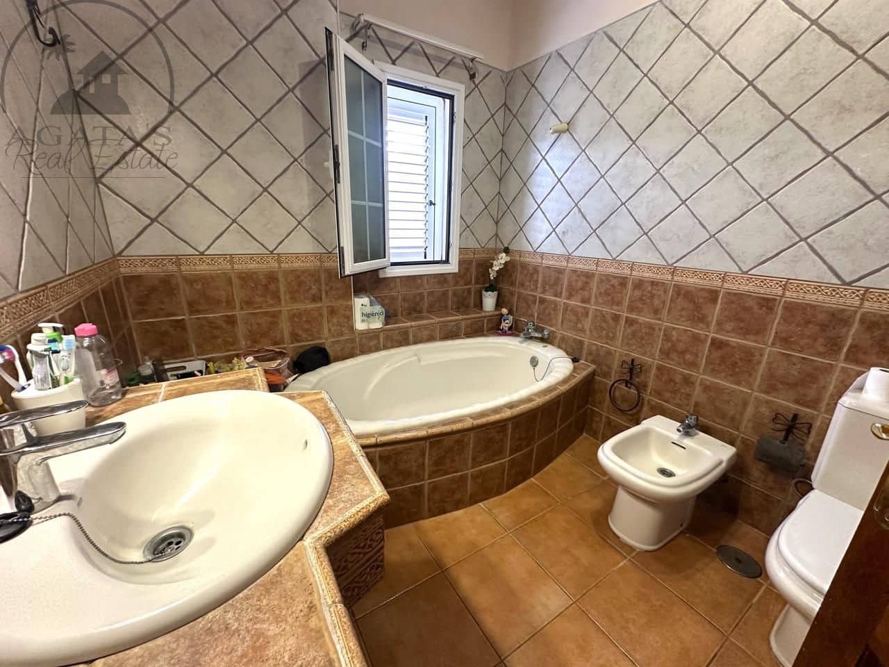 4 camera da letto Finca/Casa di Campagna in vendita in Santiago del Teide con garage - 630.000 € (Rif: 9381989)