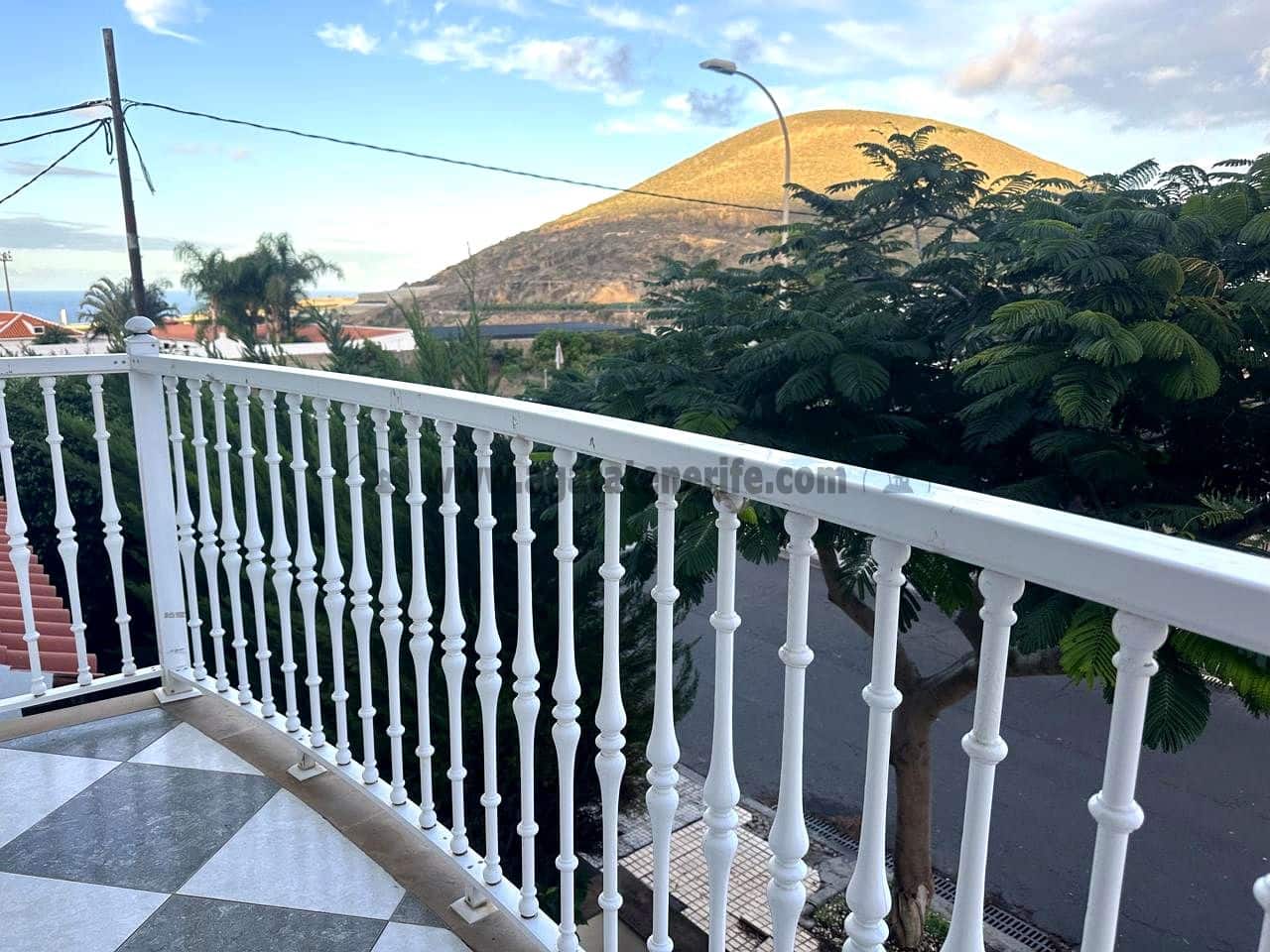 5 bedroom Villa for sale in Buenavista del Norte with garage - € 366,000 (Ref: 9432405)