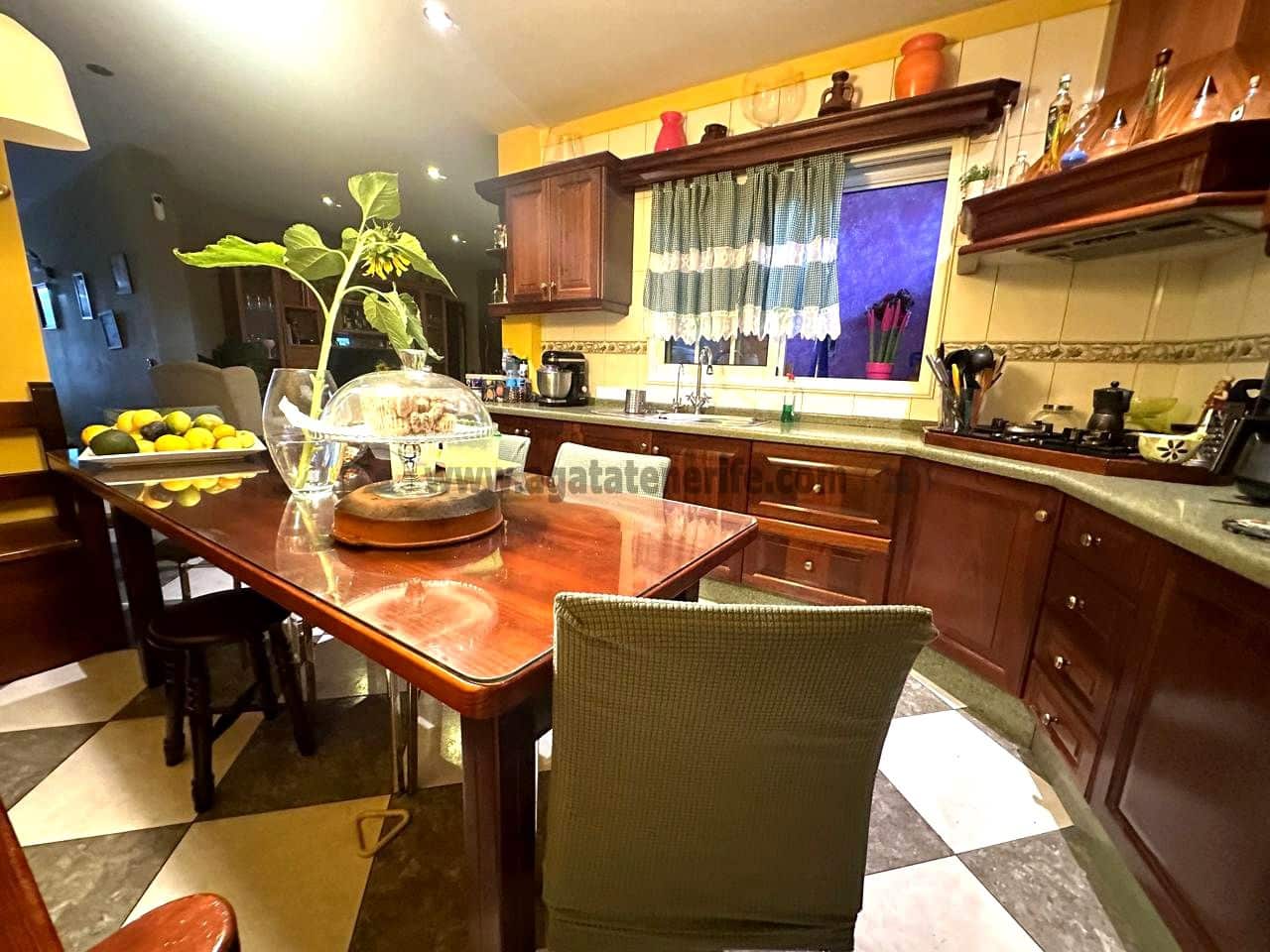 5 bedroom Villa for sale in Buenavista del Norte with garage - € 366,000 (Ref: 9432405)