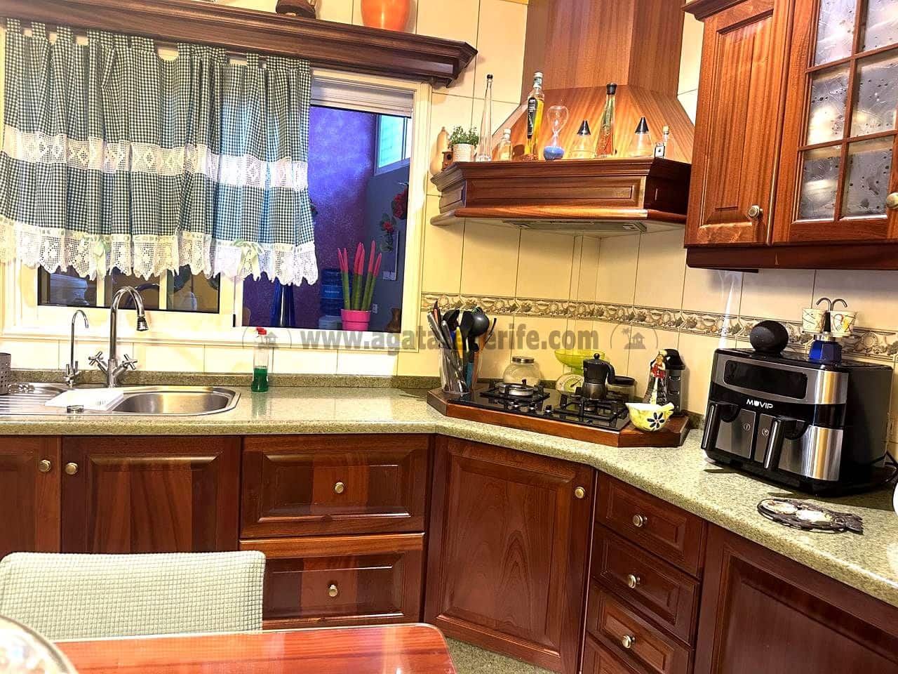 5 bedroom Villa for sale in Buenavista del Norte with garage - € 366,000 (Ref: 9432405)