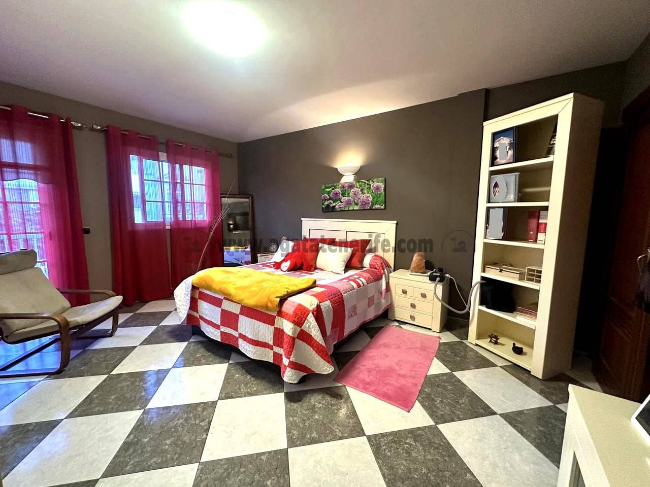 5 bedroom Villa for sale in Buenavista del Norte with garage - € 366,000 (Ref: 9432405)