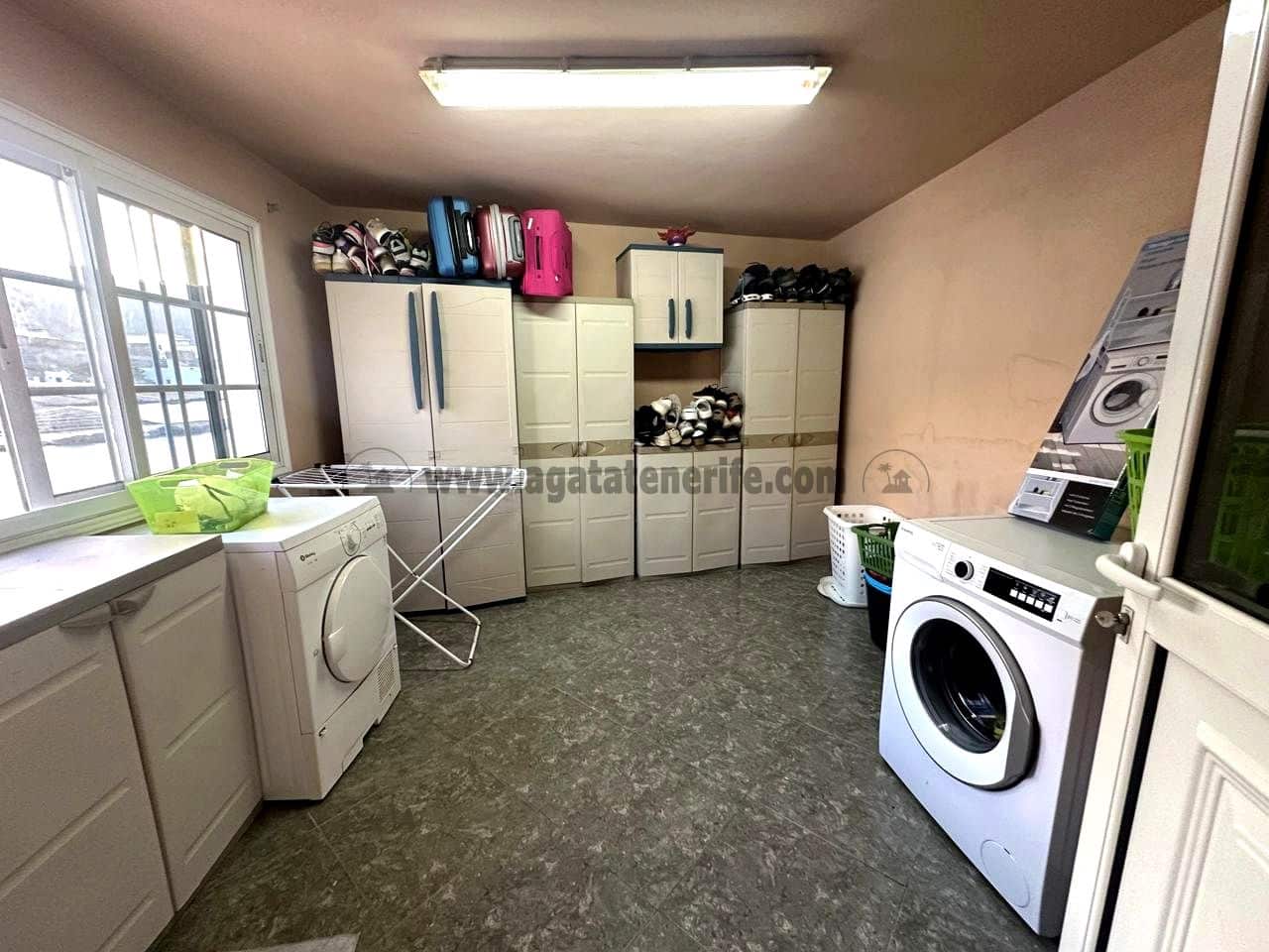 5 bedroom Villa for sale in Buenavista del Norte with garage - € 366,000 (Ref: 9432405)