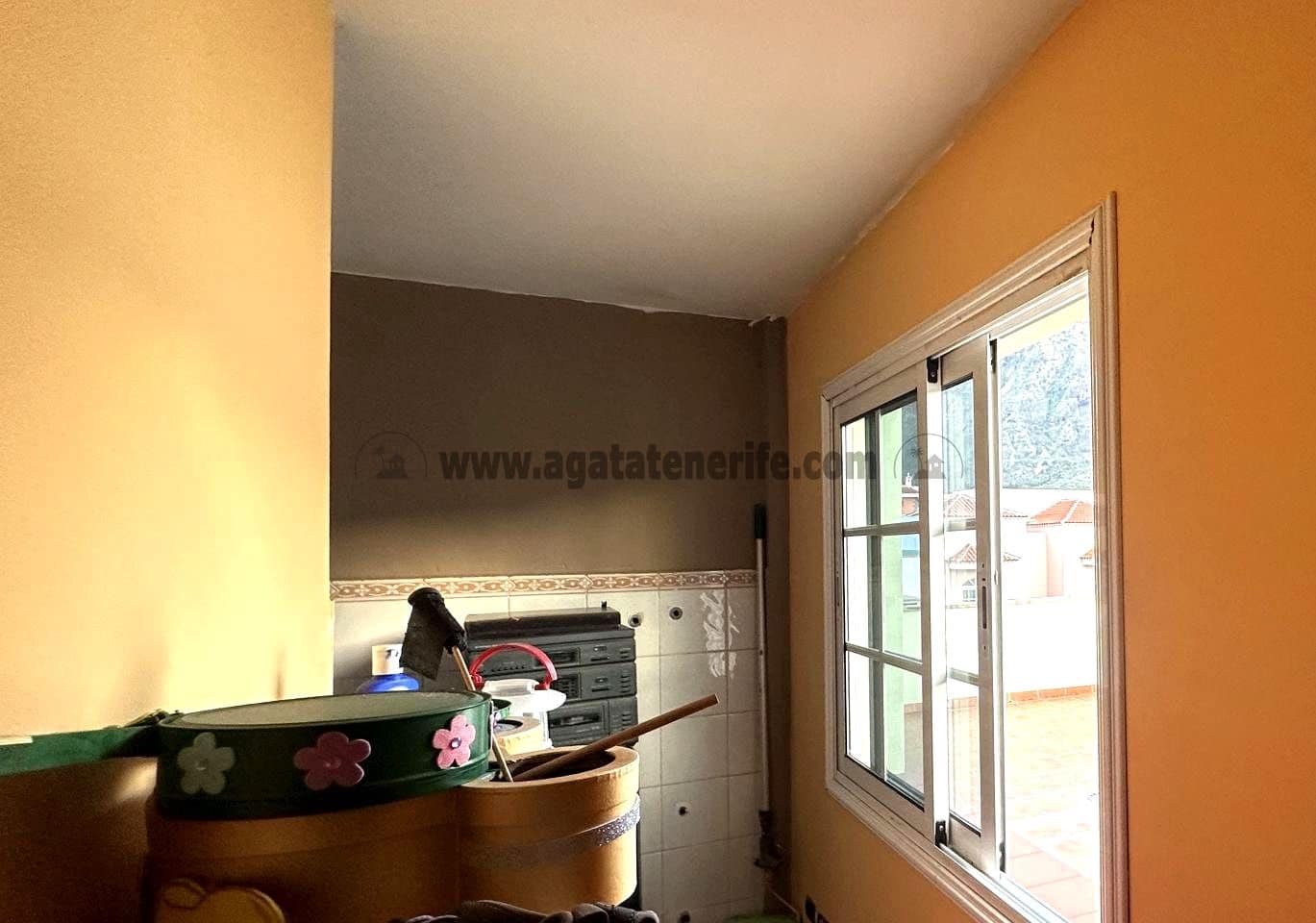 5 bedroom Villa for sale in Buenavista del Norte with garage - € 366,000 (Ref: 9432405)