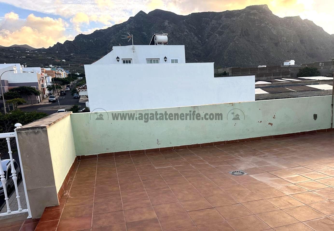 5 bedroom Villa for sale in Buenavista del Norte with garage - € 366,000 (Ref: 9432405)
