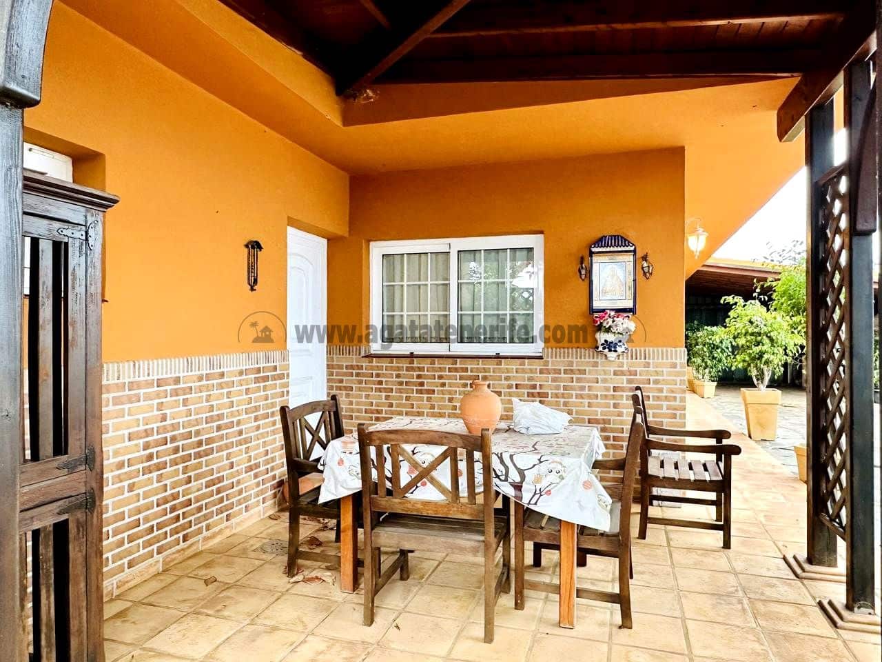 3 soveværelse Villa til salg i La Esperanza med garage - € 850.000 (Ref: 9458430)