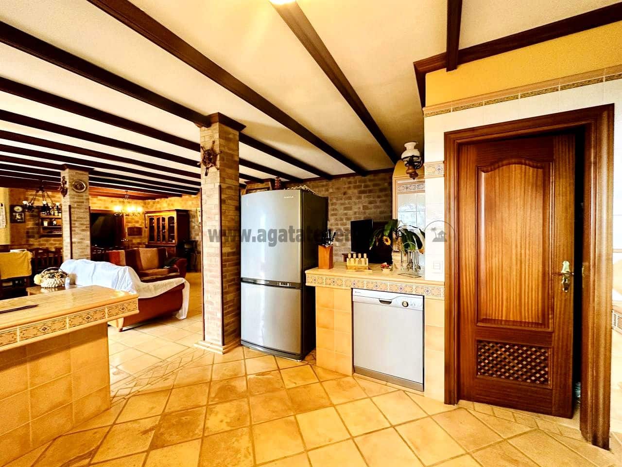 3 soveværelse Villa til salg i La Esperanza med garage - € 850.000 (Ref: 9458430)