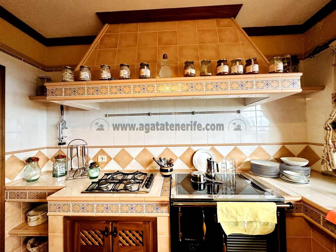 3 soveværelse Villa til salg i La Esperanza med garage - € 850.000 (Ref: 9458430)