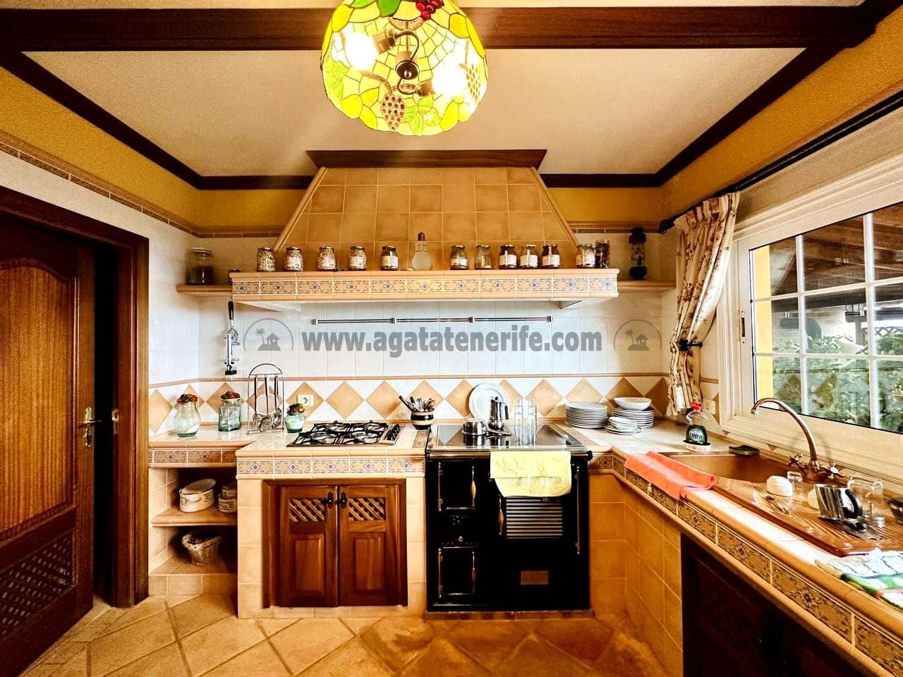 3 soveværelse Villa til salg i La Esperanza med garage - € 850.000 (Ref: 9458430)