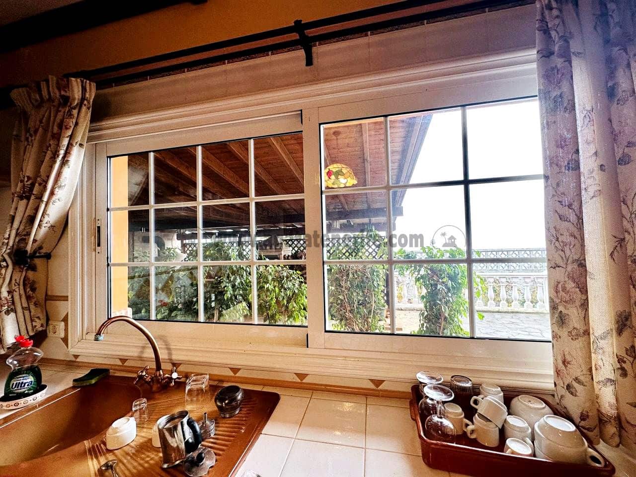 3 soveværelse Villa til salg i La Esperanza med garage - € 850.000 (Ref: 9458430)