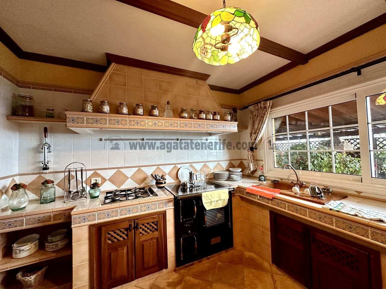 3 soveværelse Villa til salg i La Esperanza med garage - € 850.000 (Ref: 9458430)