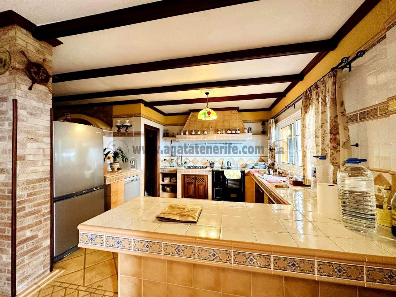 3 soveværelse Villa til salg i La Esperanza med garage - € 850.000 (Ref: 9458430)