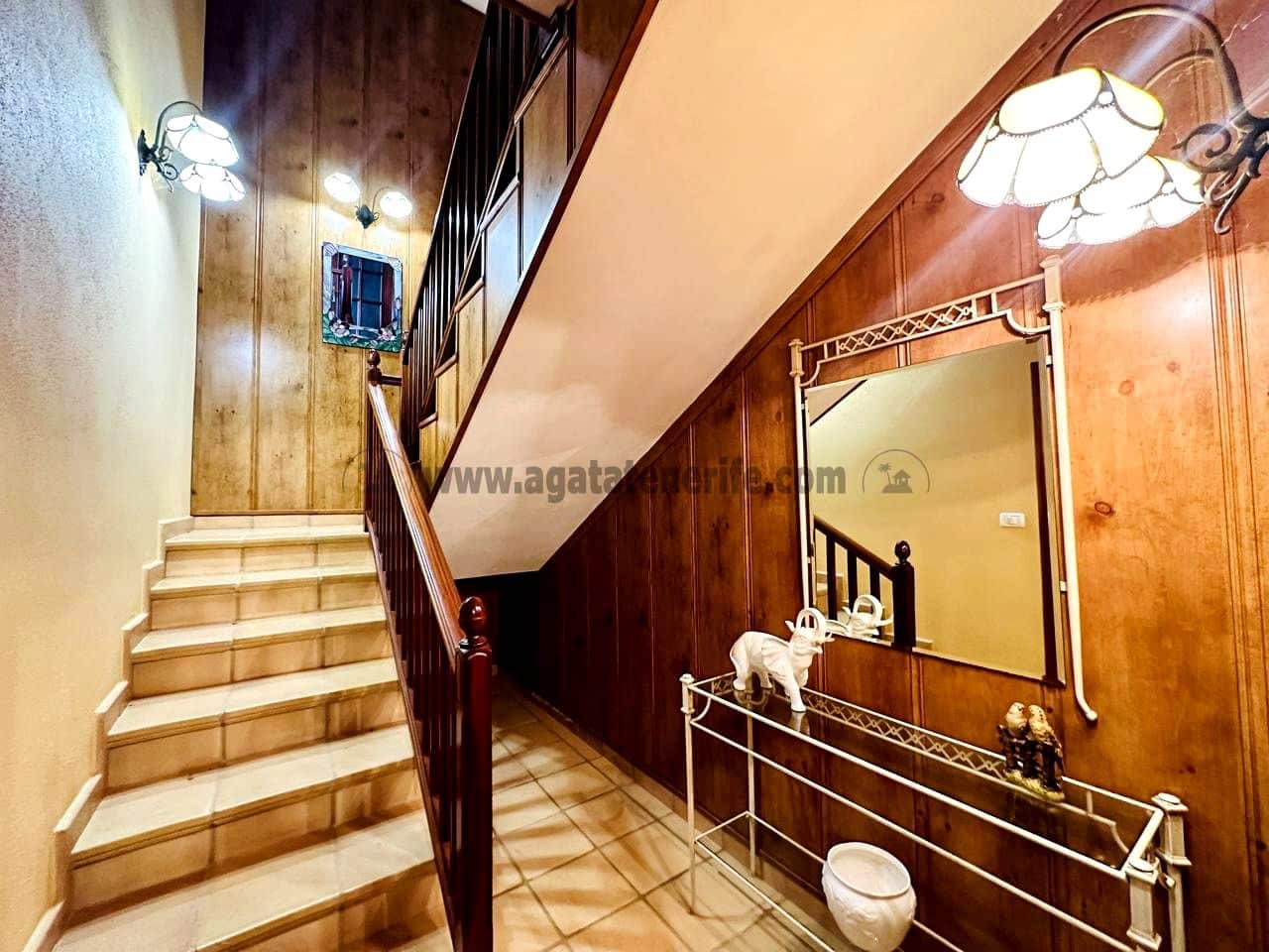 3 soveværelse Villa til salg i La Esperanza med garage - € 850.000 (Ref: 9458430)