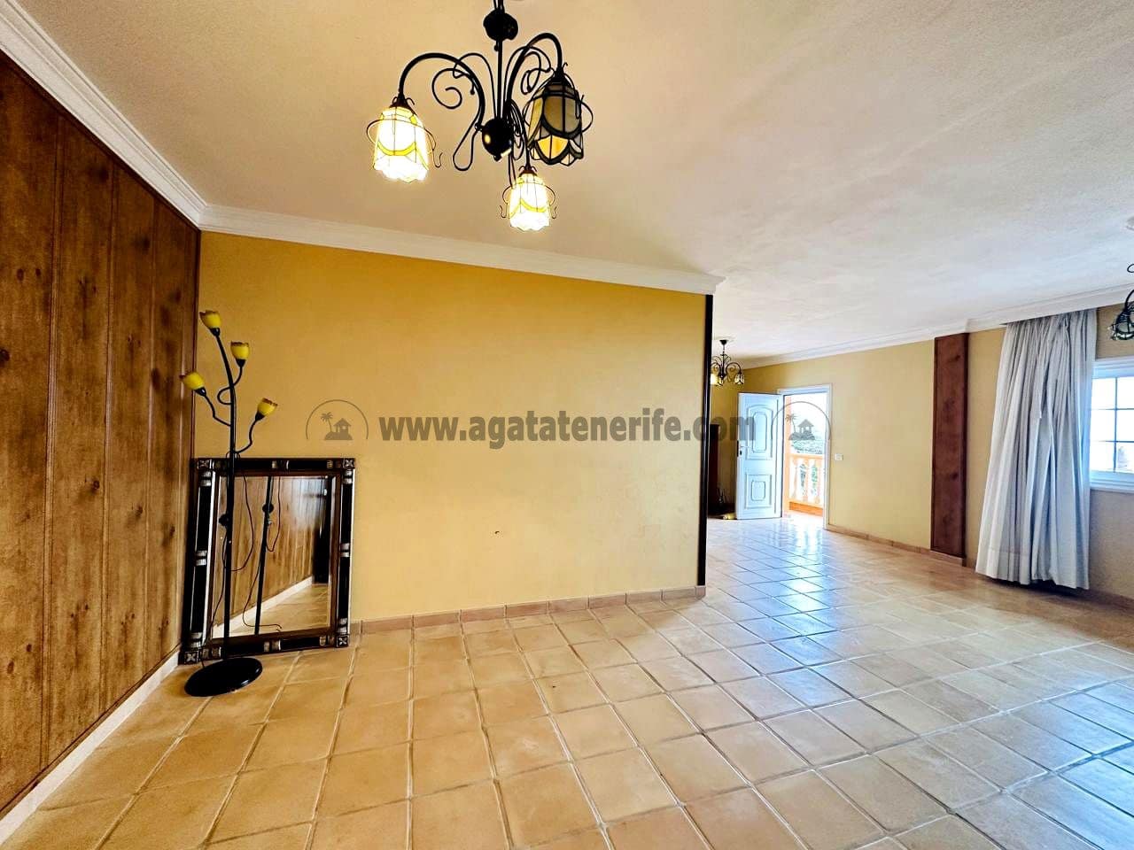 3 soveværelse Villa til salg i La Esperanza med garage - € 850.000 (Ref: 9458430)