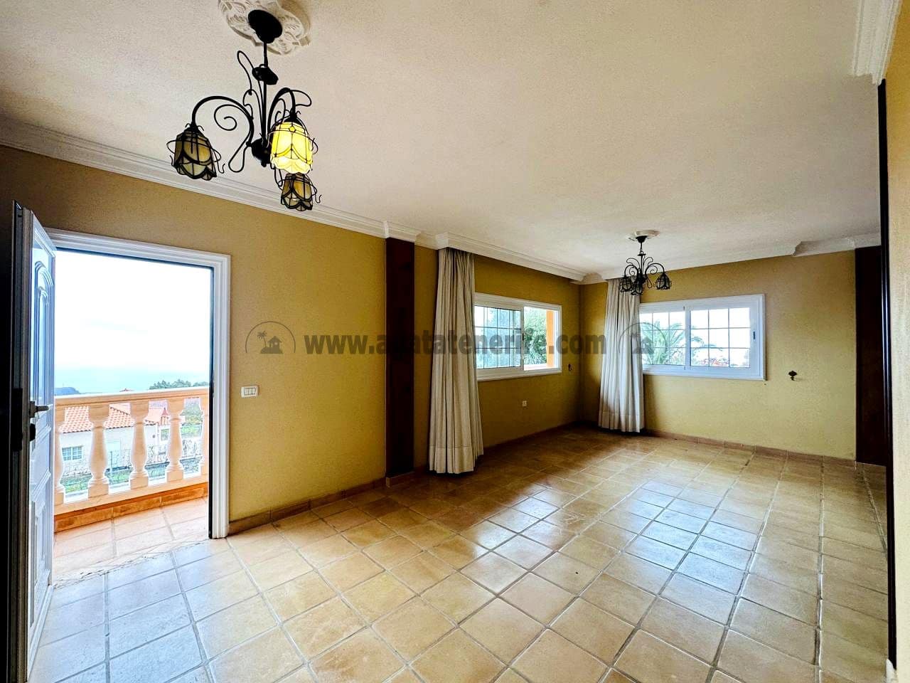 3 soveværelse Villa til salg i La Esperanza med garage - € 850.000 (Ref: 9458430)