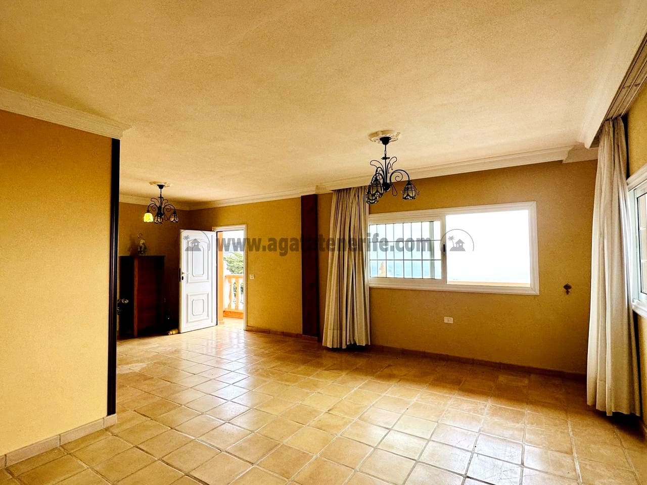 3 soveværelse Villa til salg i La Esperanza med garage - € 850.000 (Ref: 9458430)