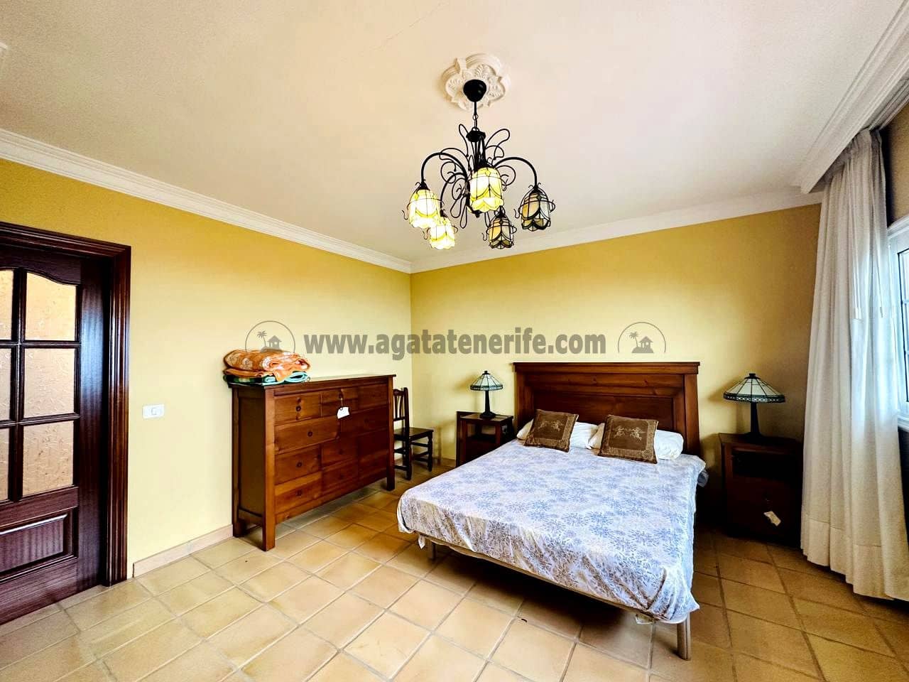 3 soveværelse Villa til salg i La Esperanza med garage - € 850.000 (Ref: 9458430)