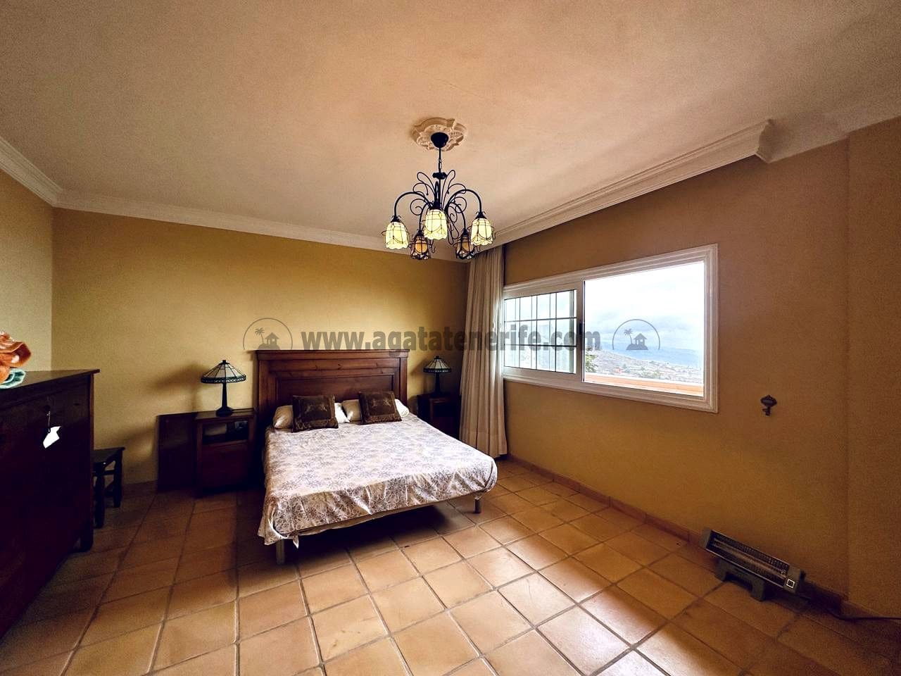 3 soveværelse Villa til salg i La Esperanza med garage - € 850.000 (Ref: 9458430)