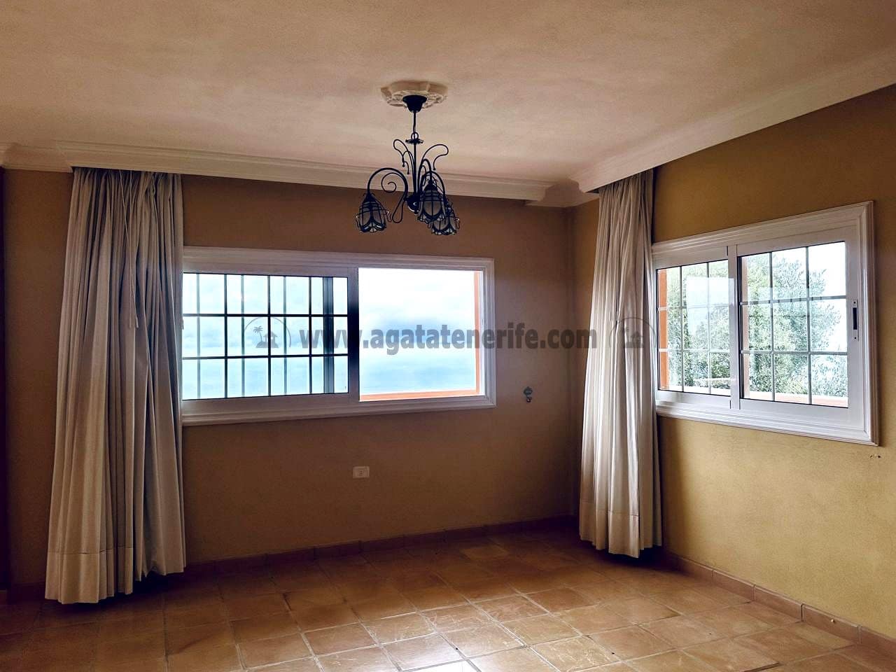 3 soveværelse Villa til salg i La Esperanza med garage - € 850.000 (Ref: 9458430)