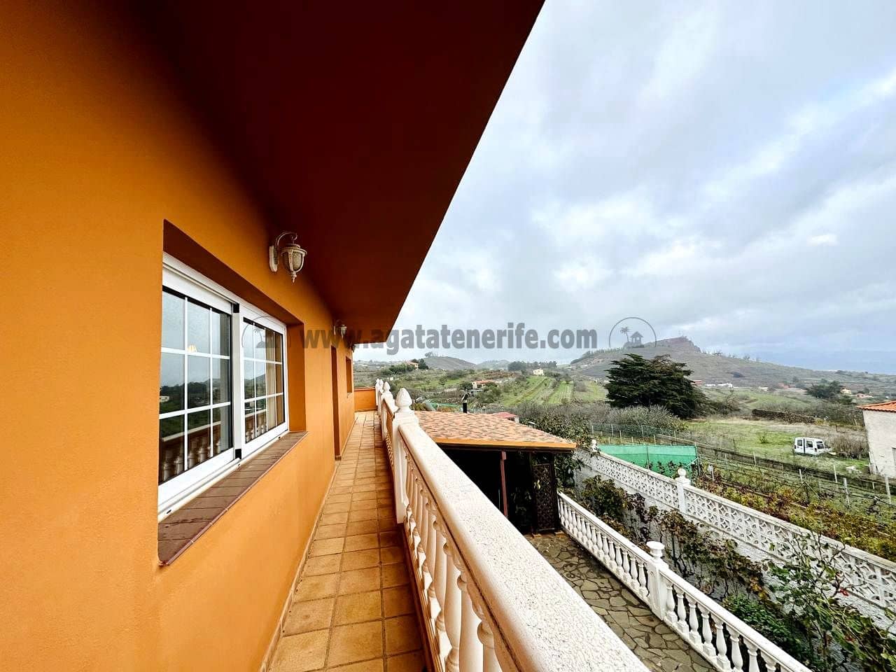 3 soveværelse Villa til salg i La Esperanza med garage - € 850.000 (Ref: 9458430)