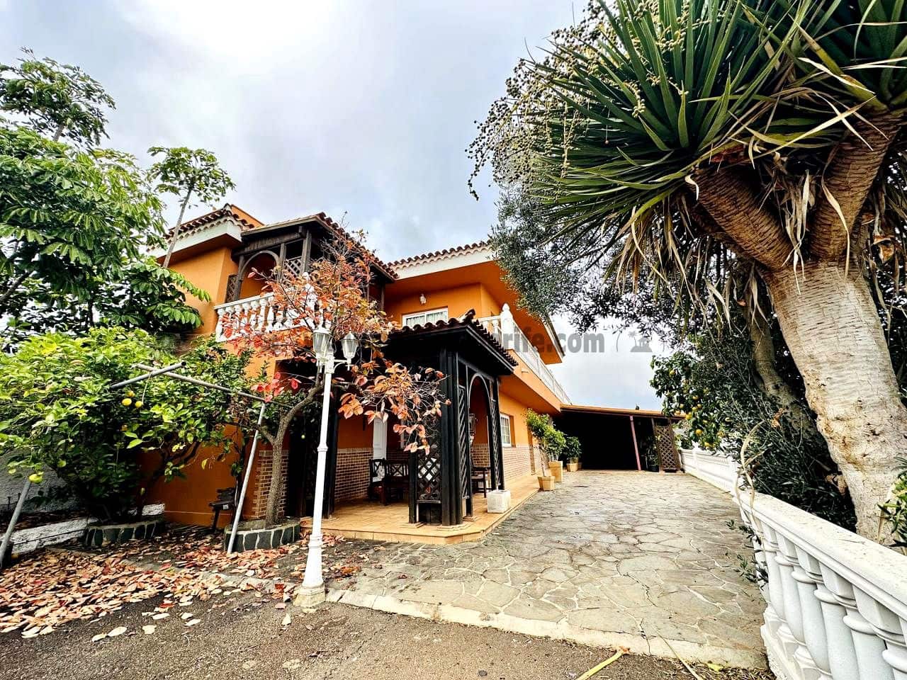 3 soveværelse Villa til salg i La Esperanza med garage - € 850.000 (Ref: 9458430)