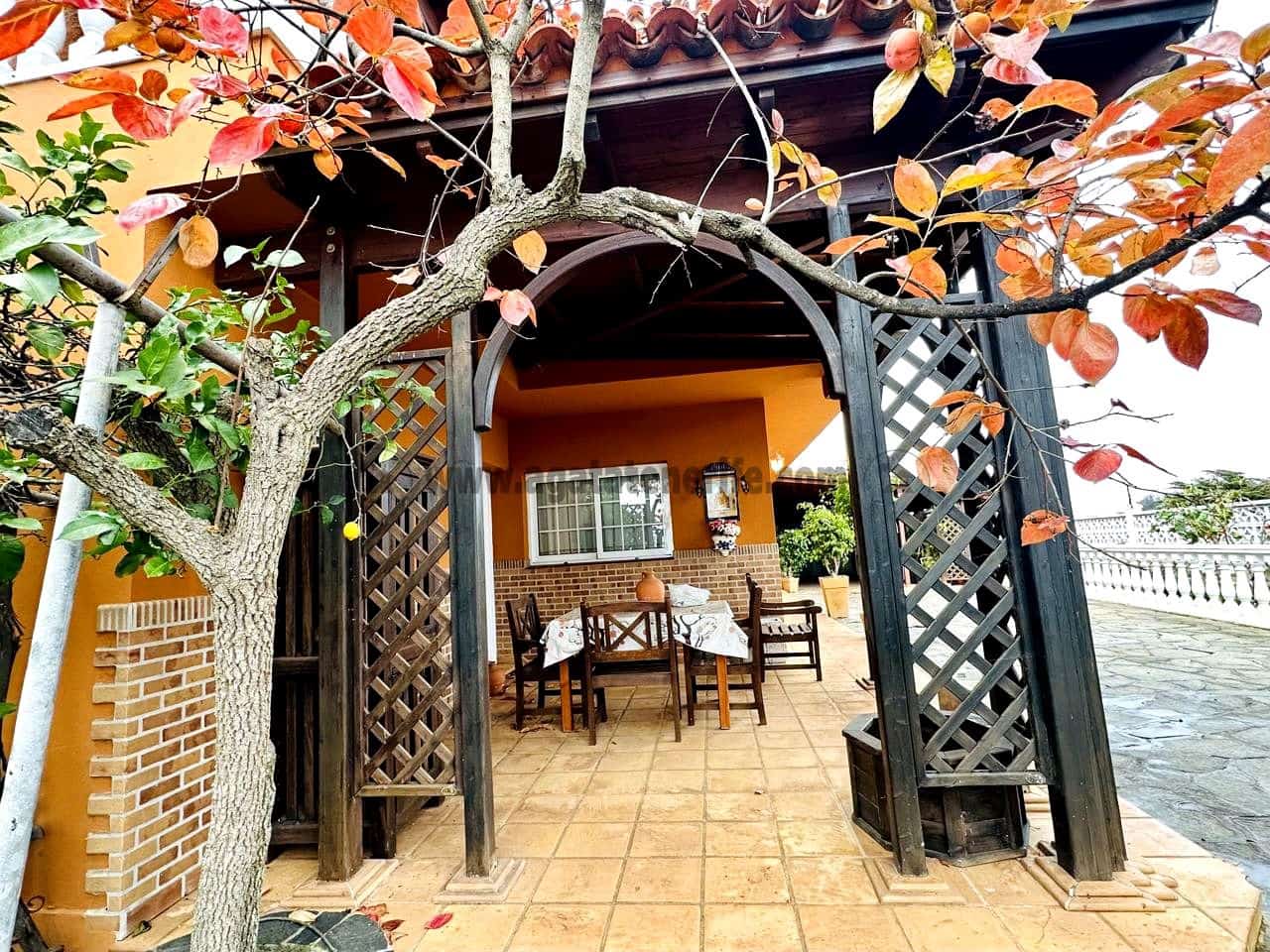 3 soveværelse Villa til salg i La Esperanza med garage - € 850.000 (Ref: 9458430)