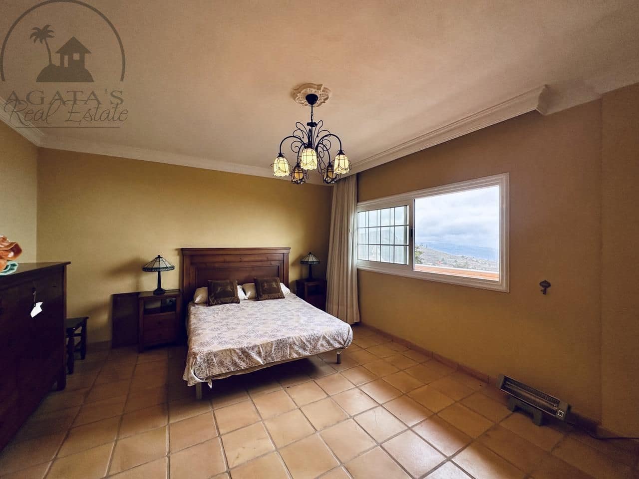 3 soveværelse Villa til salg i La Esperanza med garage - € 850.000 (Ref: 9458430)