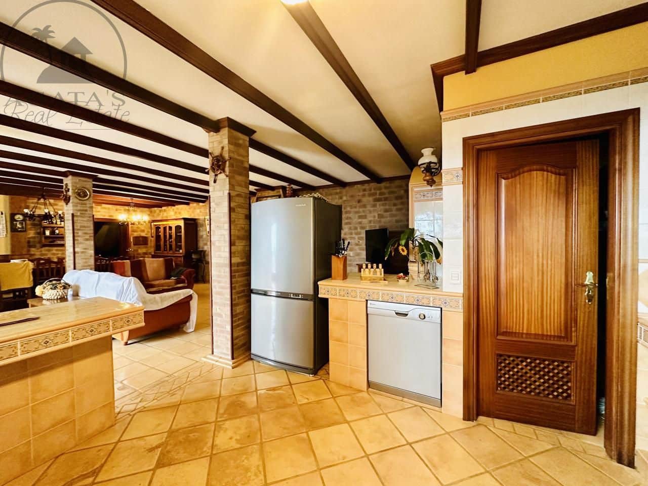 3 soveværelse Villa til salg i La Esperanza med garage - € 850.000 (Ref: 9458430)