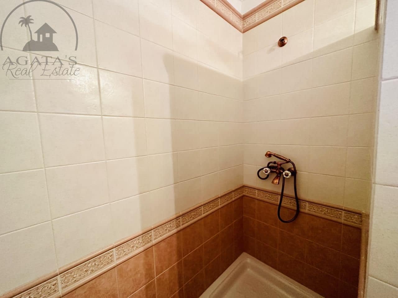 3 soveværelse Villa til salg i La Esperanza med garage - € 850.000 (Ref: 9458430)