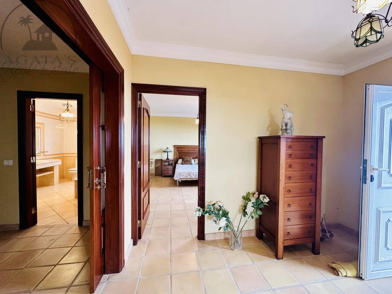 3 soveværelse Villa til salg i La Esperanza med garage - € 850.000 (Ref: 9458430)