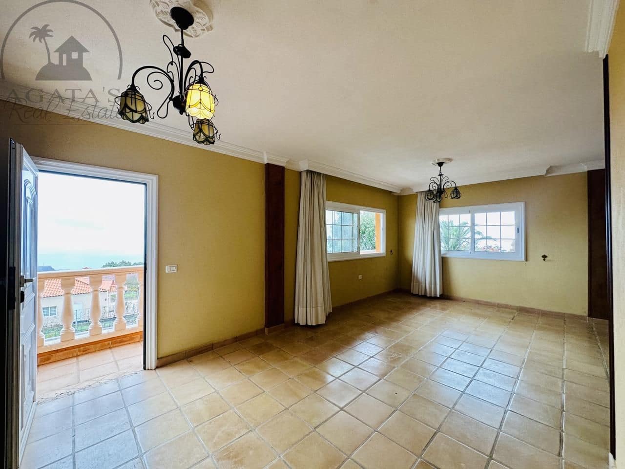 3 soveværelse Villa til salg i La Esperanza med garage - € 850.000 (Ref: 9458430)