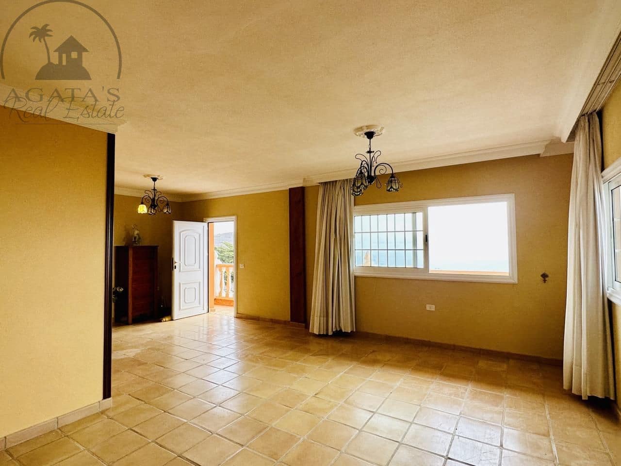 3 soveværelse Villa til salg i La Esperanza med garage - € 850.000 (Ref: 9458430)