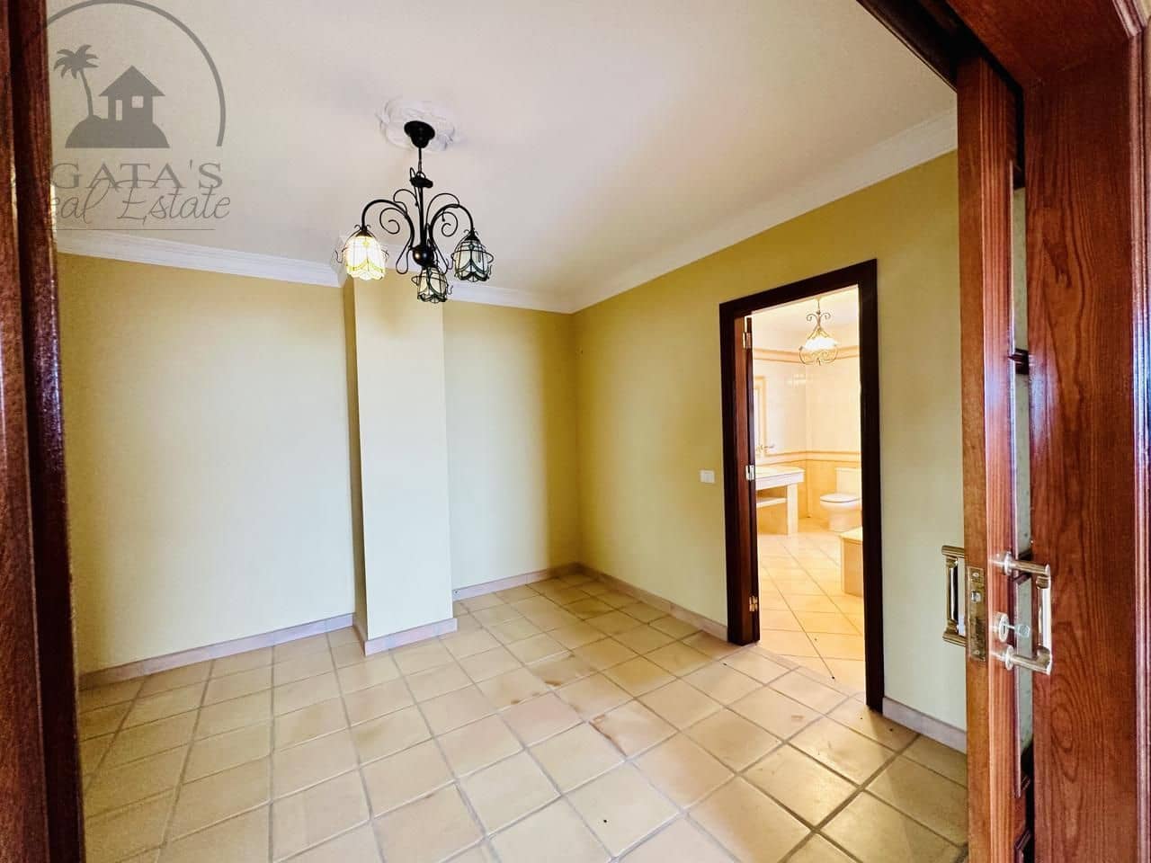 3 soveværelse Villa til salg i La Esperanza med garage - € 850.000 (Ref: 9458430)