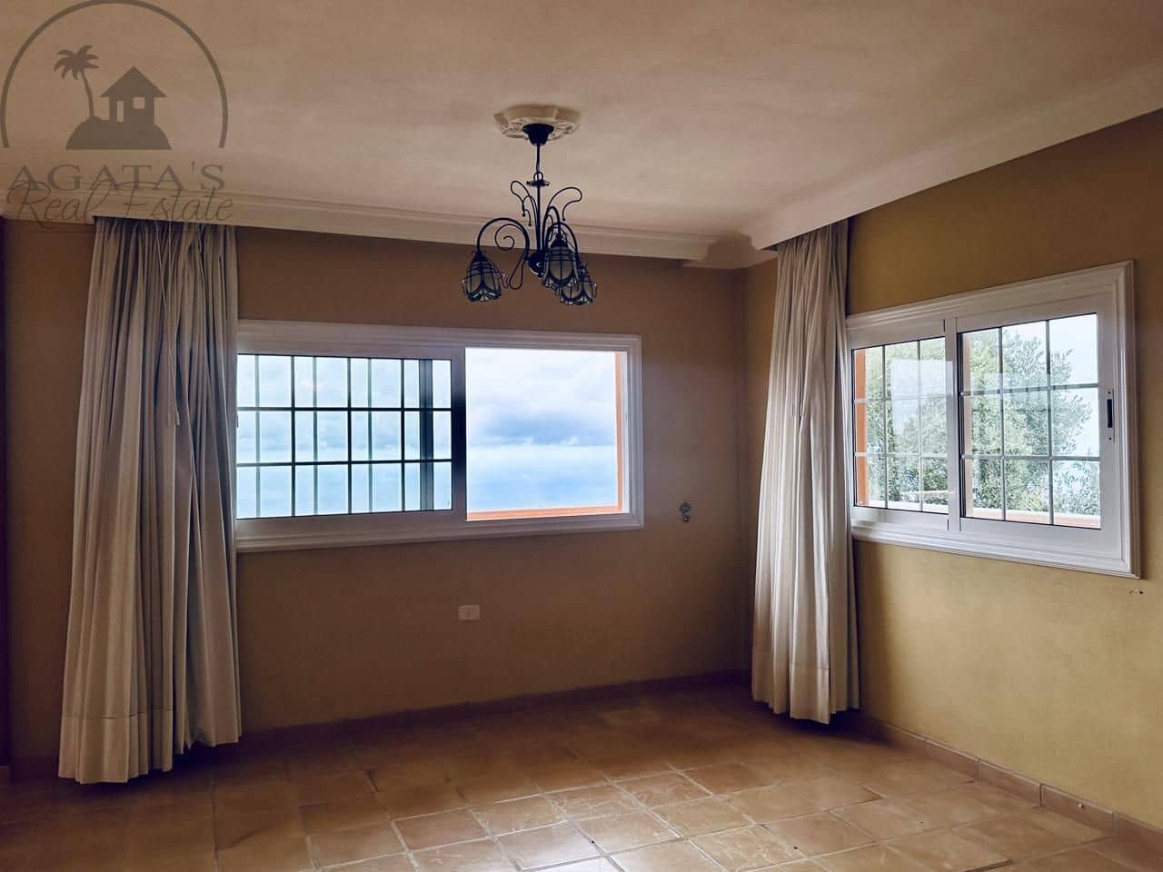 3 soveværelse Villa til salg i La Esperanza med garage - € 850.000 (Ref: 9458430)