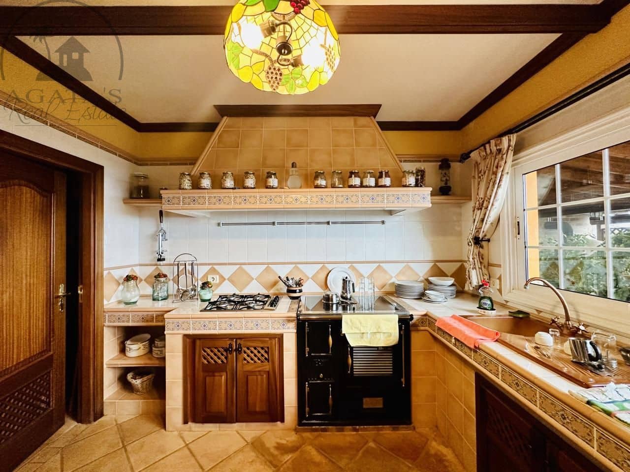 3 soveværelse Villa til salg i La Esperanza med garage - € 850.000 (Ref: 9458430)