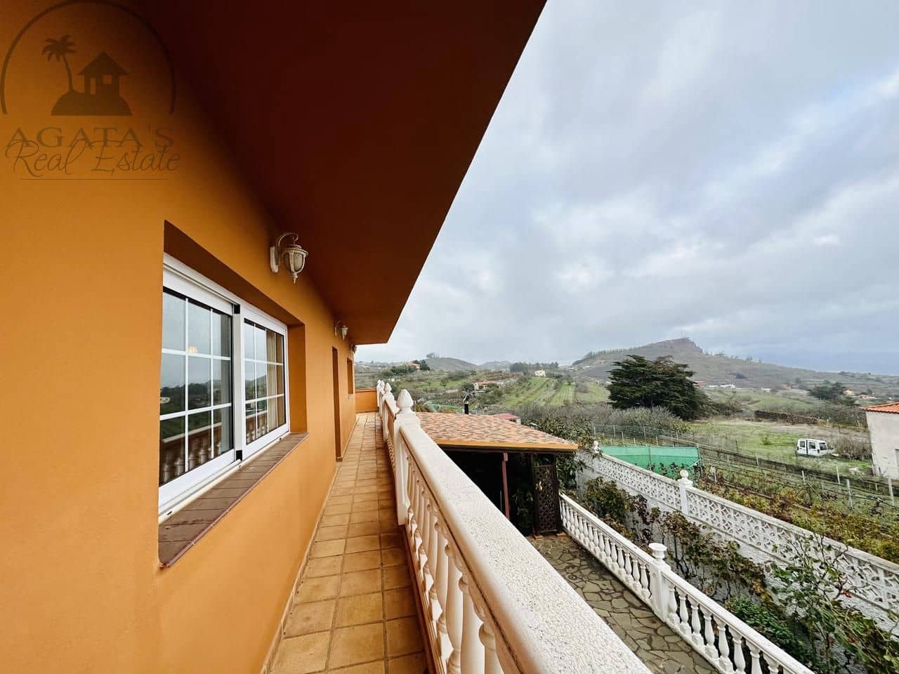 3 soveværelse Villa til salg i La Esperanza med garage - € 850.000 (Ref: 9458430)