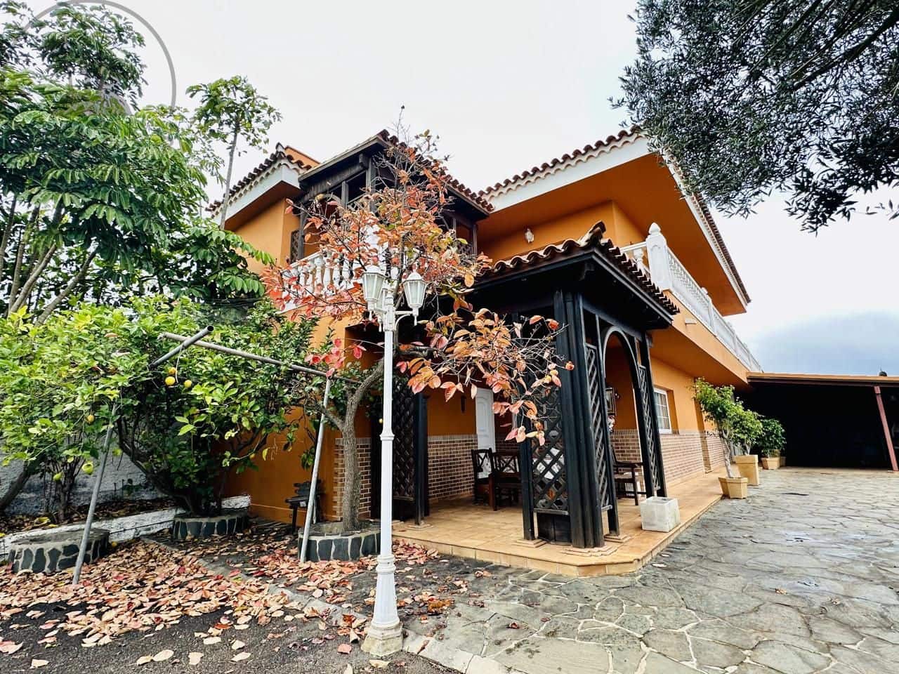 3 soveværelse Villa til salg i La Esperanza med garage - € 850.000 (Ref: 9458430)