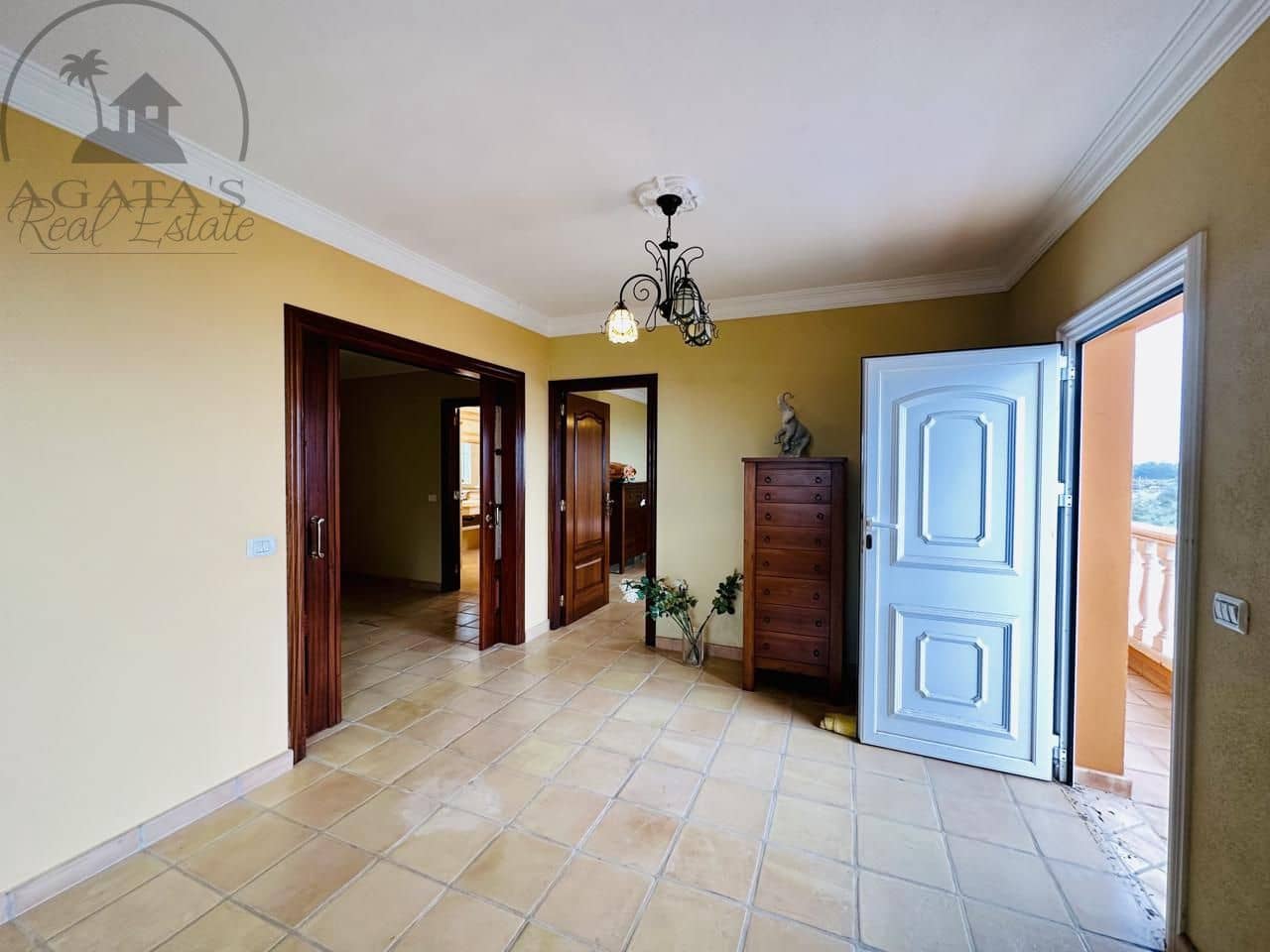 3 soveværelse Villa til salg i La Esperanza med garage - € 850.000 (Ref: 9458430)