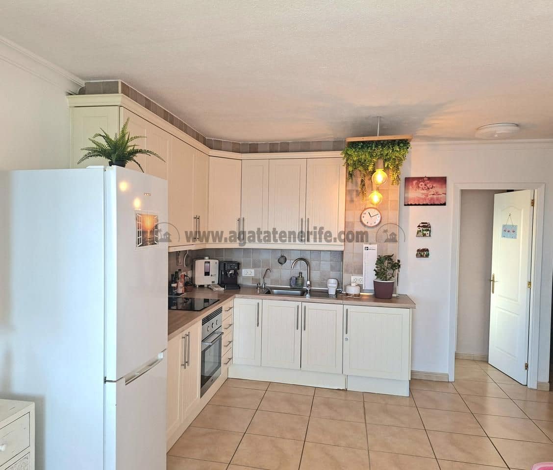 Piso de 1 habitación en Los Cristianos en venta con piscina garaje - 398.000 € (Ref: 9470022)