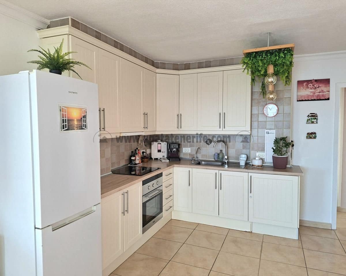 Piso de 1 habitación en Los Cristianos en venta con piscina garaje - 398.000 € (Ref: 9470022)