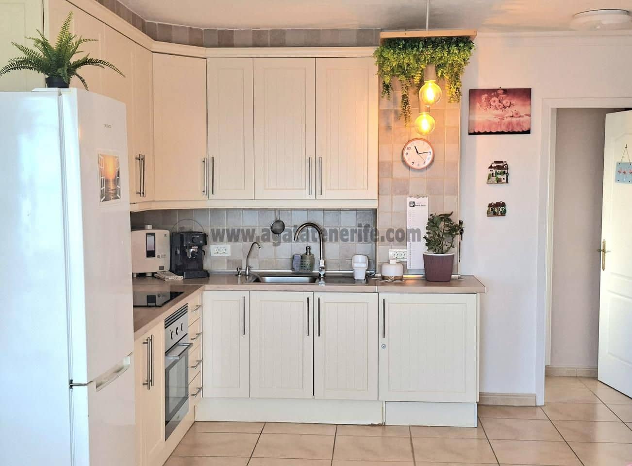 Piso de 1 habitación en Los Cristianos en venta con piscina garaje - 398.000 € (Ref: 9470022)