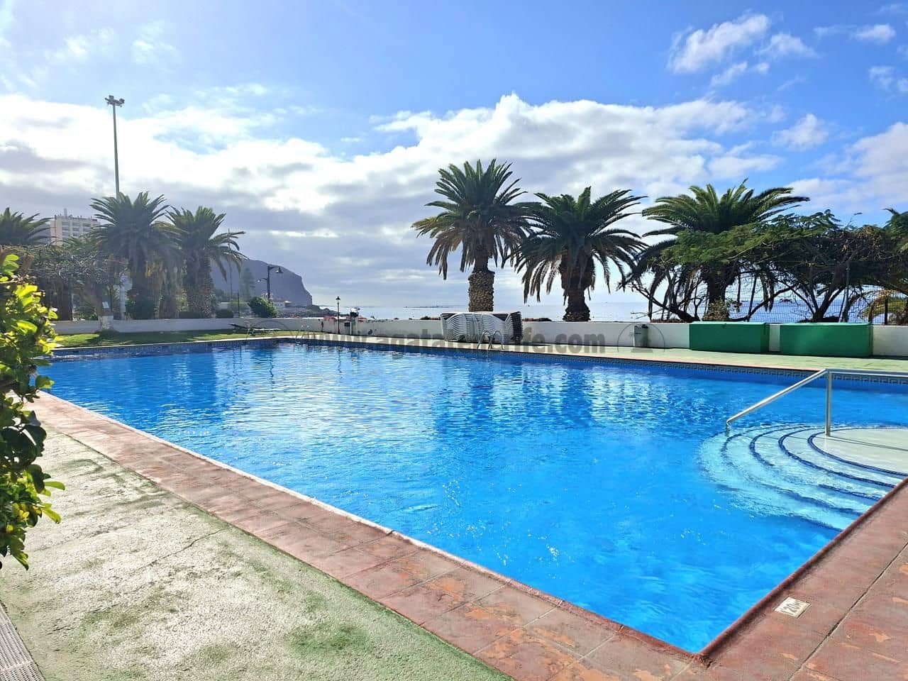 Piso de 1 habitación en Los Cristianos en venta con piscina garaje - 398.000 € (Ref: 9470022)