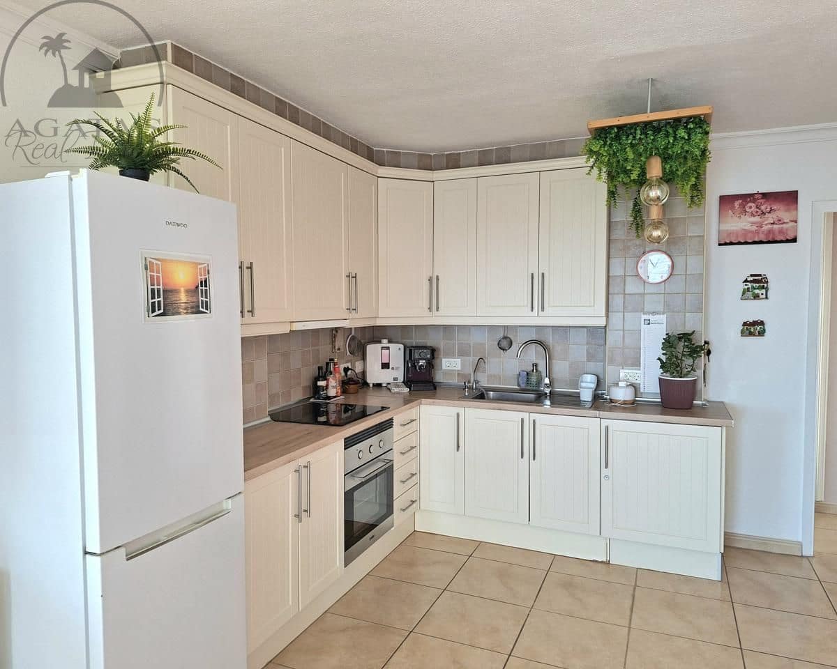 1 bedroom Flat for sale in Los Cristianos with pool garage - € 398,000 (Ref: 9470022)