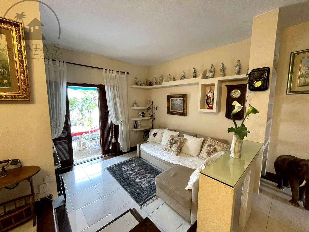 6 bedroom Bungalow for sale in Costa Adeje with pool - € 650,000 (Ref: 9488580)