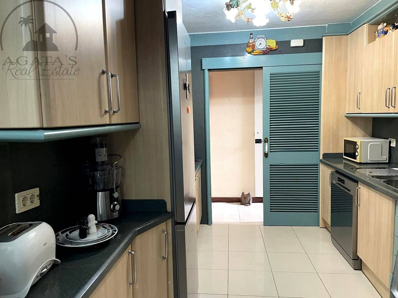 6 bedroom Bungalow for sale in Costa Adeje with pool - € 650,000 (Ref: 9488580)