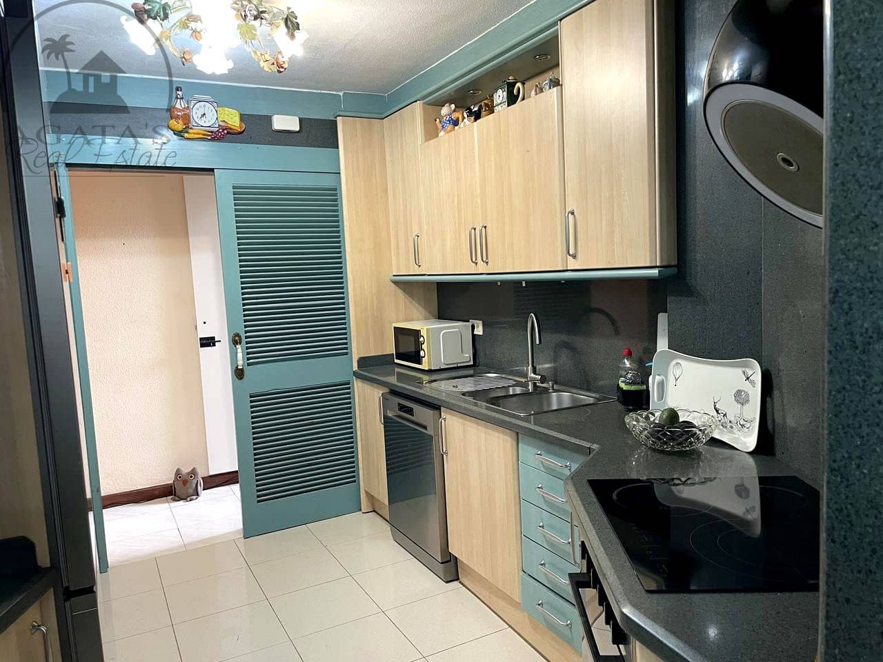 6 bedroom Bungalow for sale in Costa Adeje with pool - € 650,000 (Ref: 9488580)