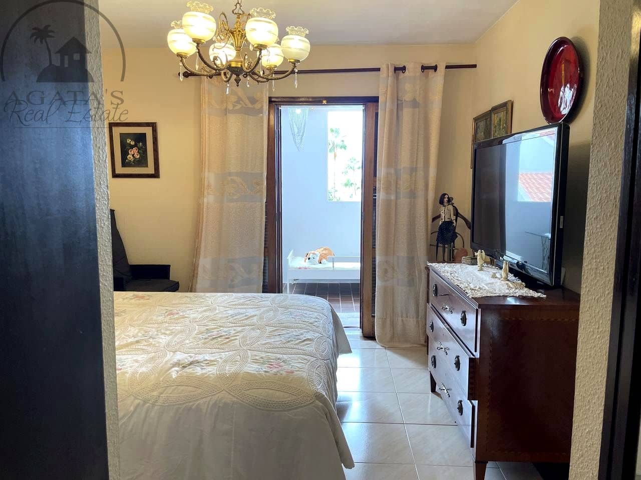 6 bedroom Bungalow for sale in Costa Adeje with pool - € 650,000 (Ref: 9488580)