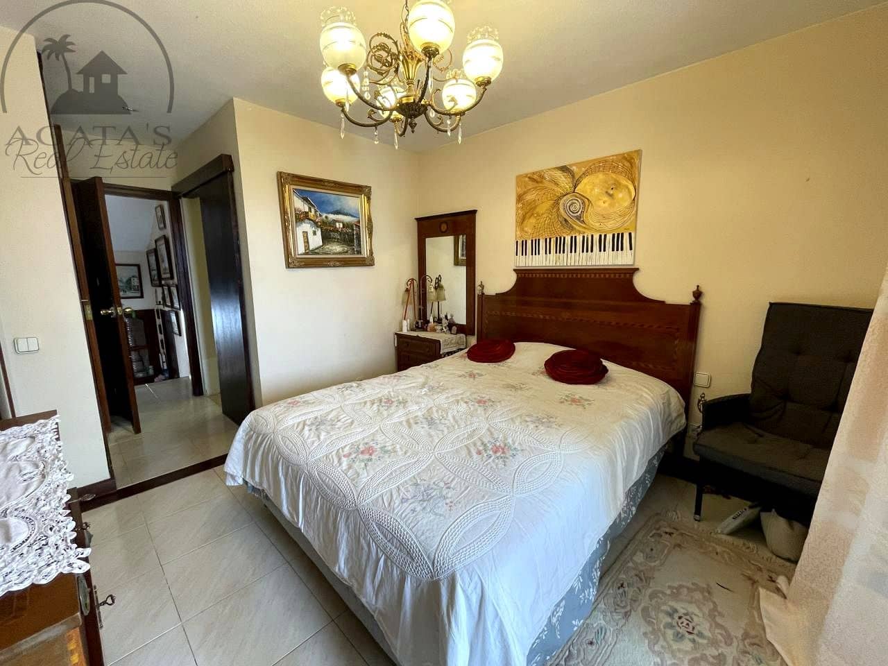 6 bedroom Bungalow for sale in Costa Adeje with pool - € 650,000 (Ref: 9488580)